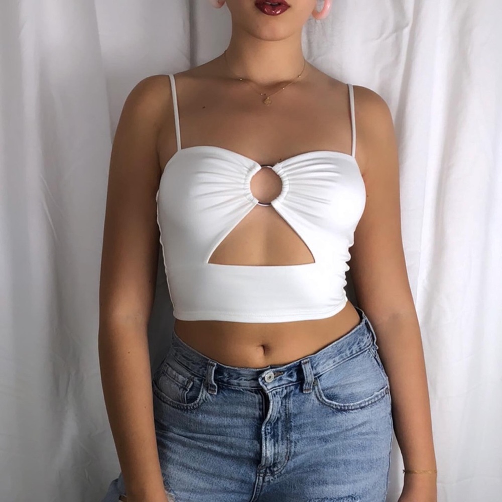 Beautiful O Ring Ruched Crop Top 🖤